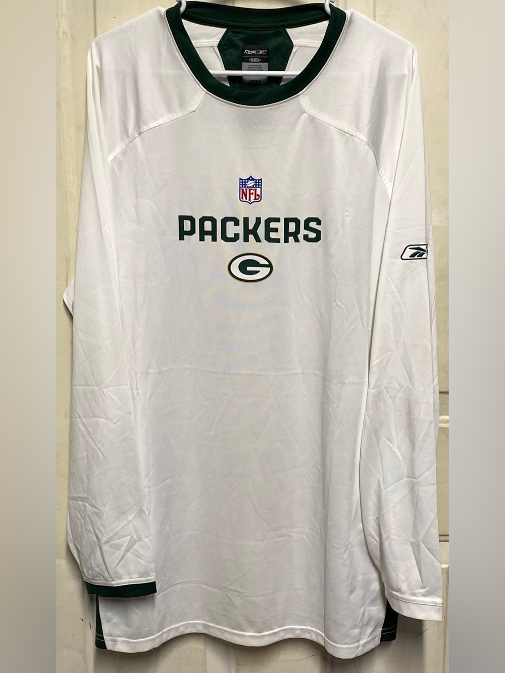 Reebok White Green Green Bay Packers Long-Sleeve NFL Packers  Shirt 
25”C  33”L